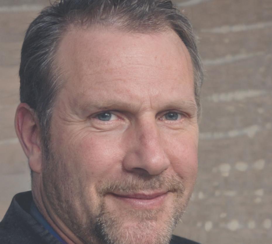 Ausbilder Lennart Söderberg demonstriert Styling-Techniken